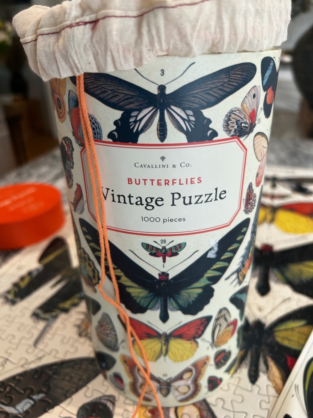 CAVALLINI & CO. 1000 PIECES VINTAGE PUZZLE BUTTERFLIES - Picture 6 of 8